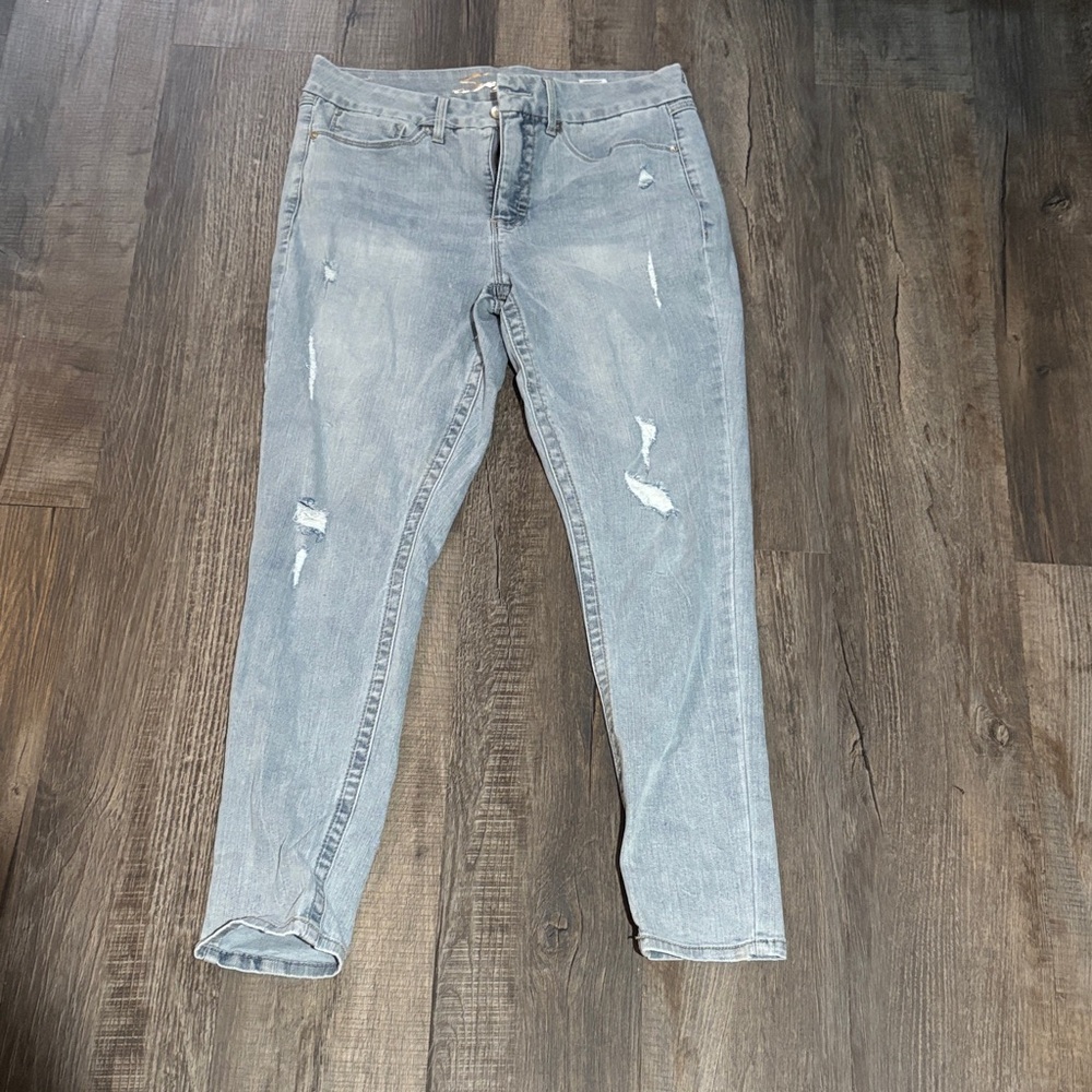 Seven7 Women's Light Blue Ripped Skinny Jeans